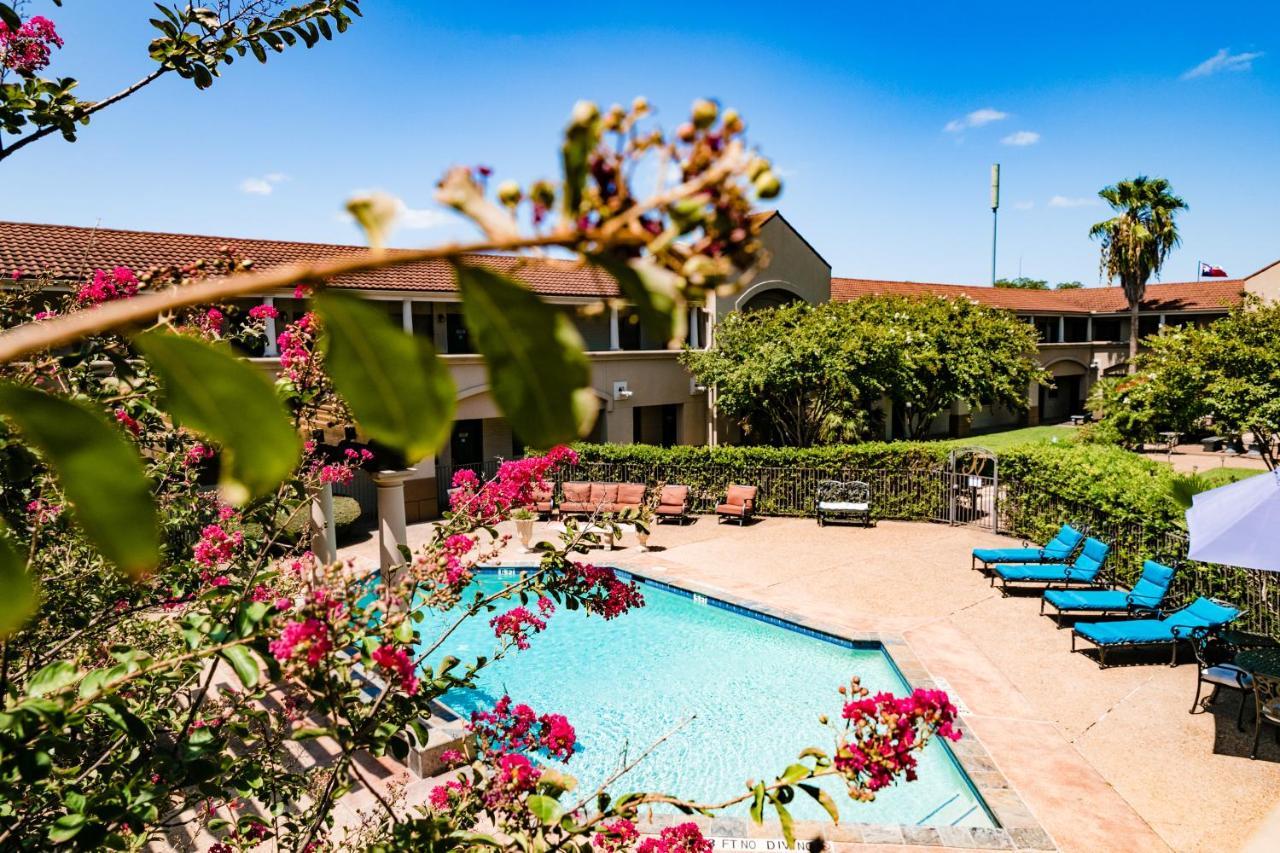Vineyard Court Designer Suites Hotel College Station Zewnętrze zdjęcie