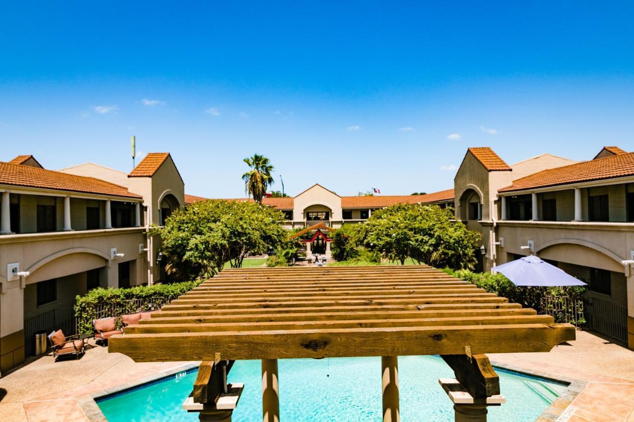 Vineyard Court Designer Suites Hotel College Station Zewnętrze zdjęcie