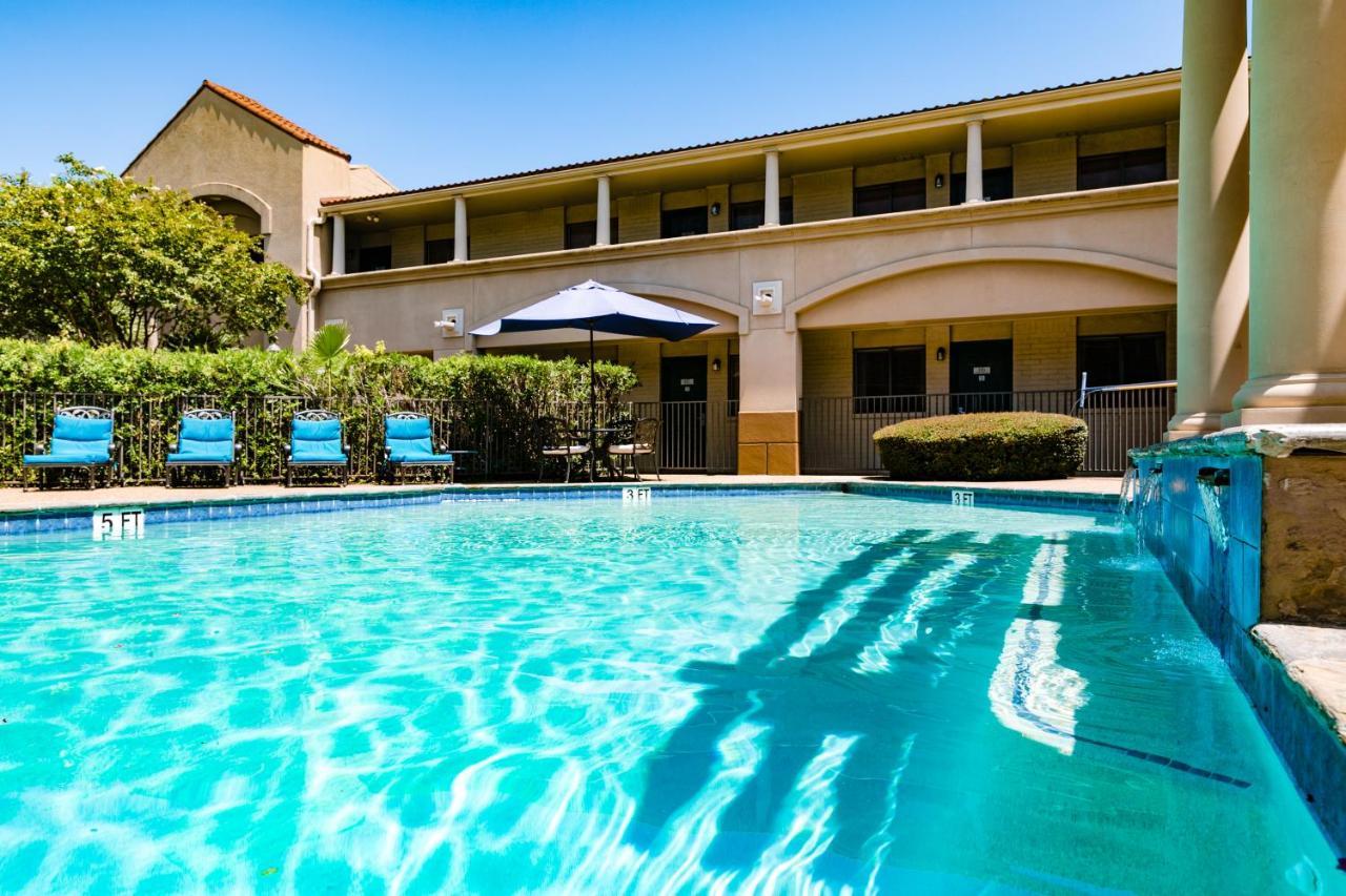 Vineyard Court Designer Suites Hotel College Station Zewnętrze zdjęcie