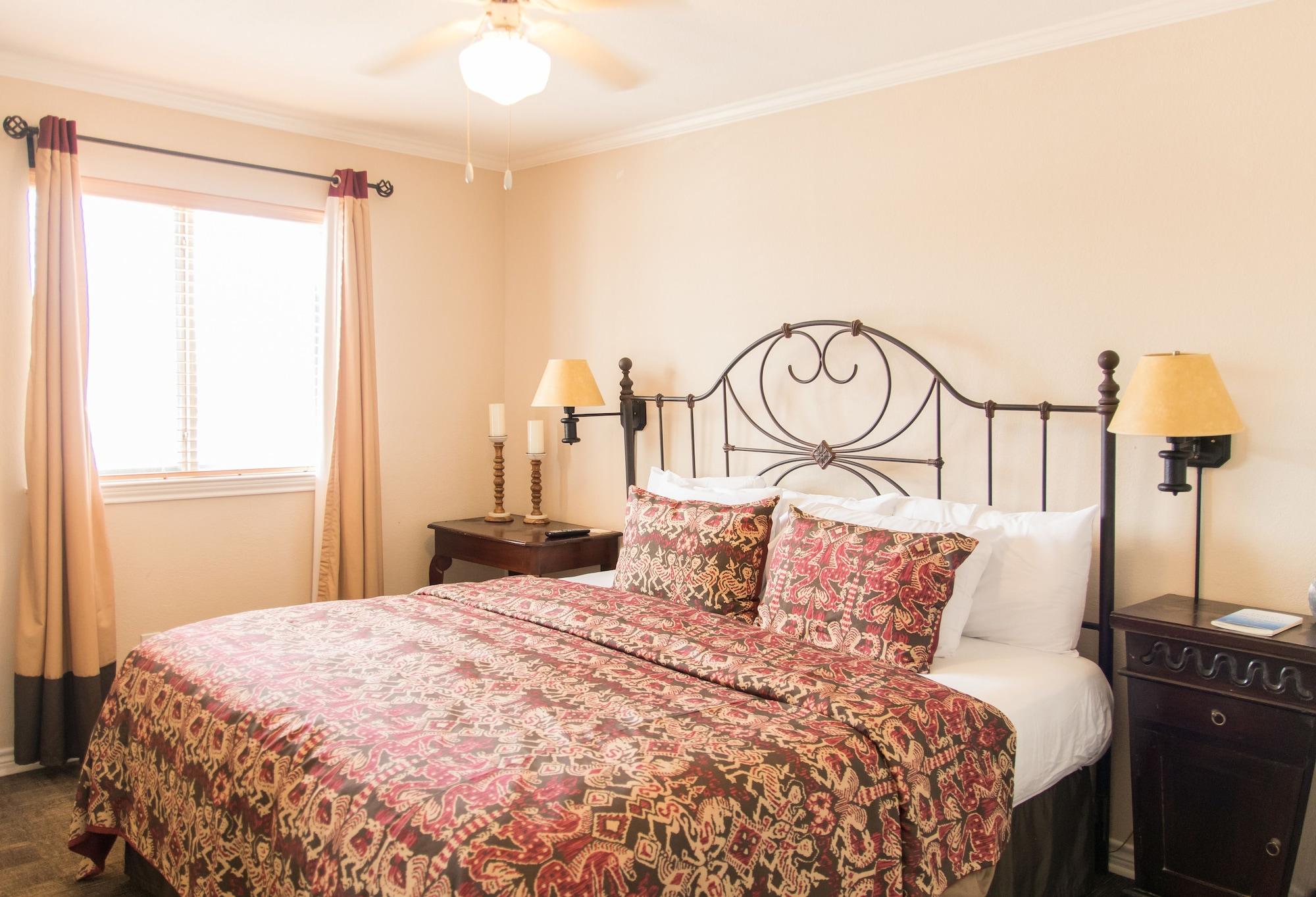 Vineyard Court Designer Suites Hotel College Station Zewnętrze zdjęcie