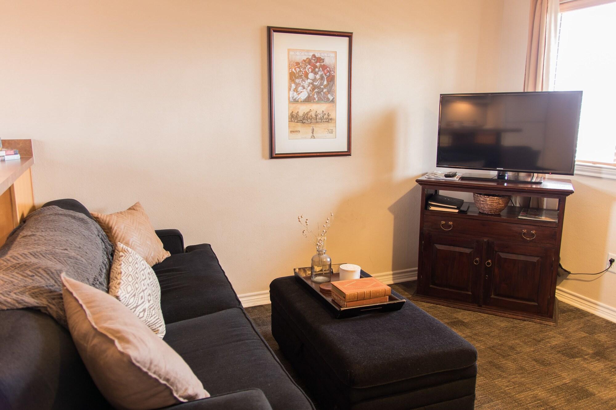 Vineyard Court Designer Suites Hotel College Station Zewnętrze zdjęcie