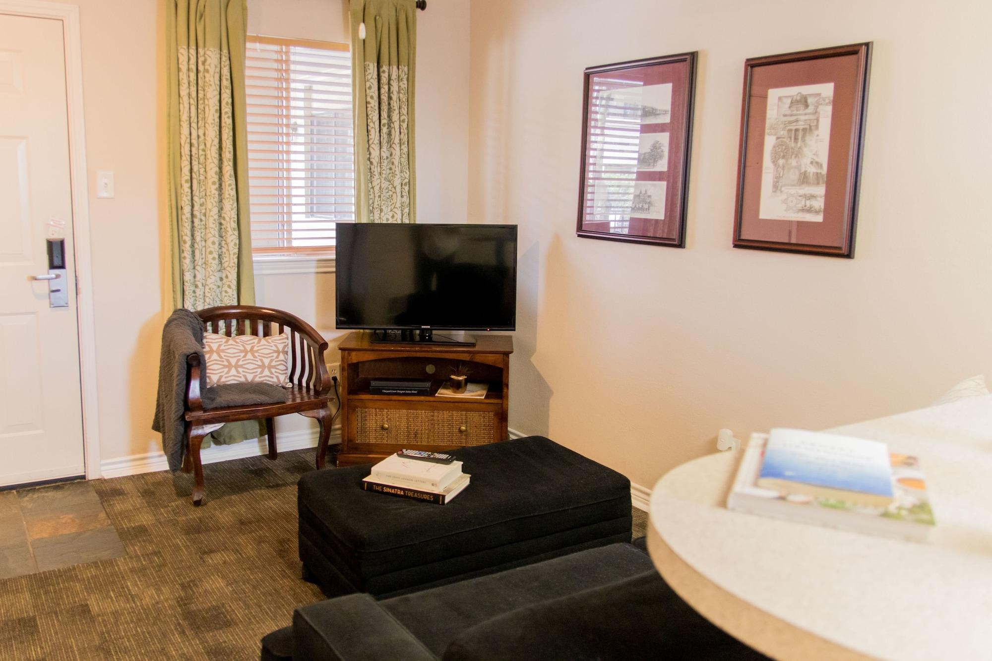 Vineyard Court Designer Suites Hotel College Station Zewnętrze zdjęcie