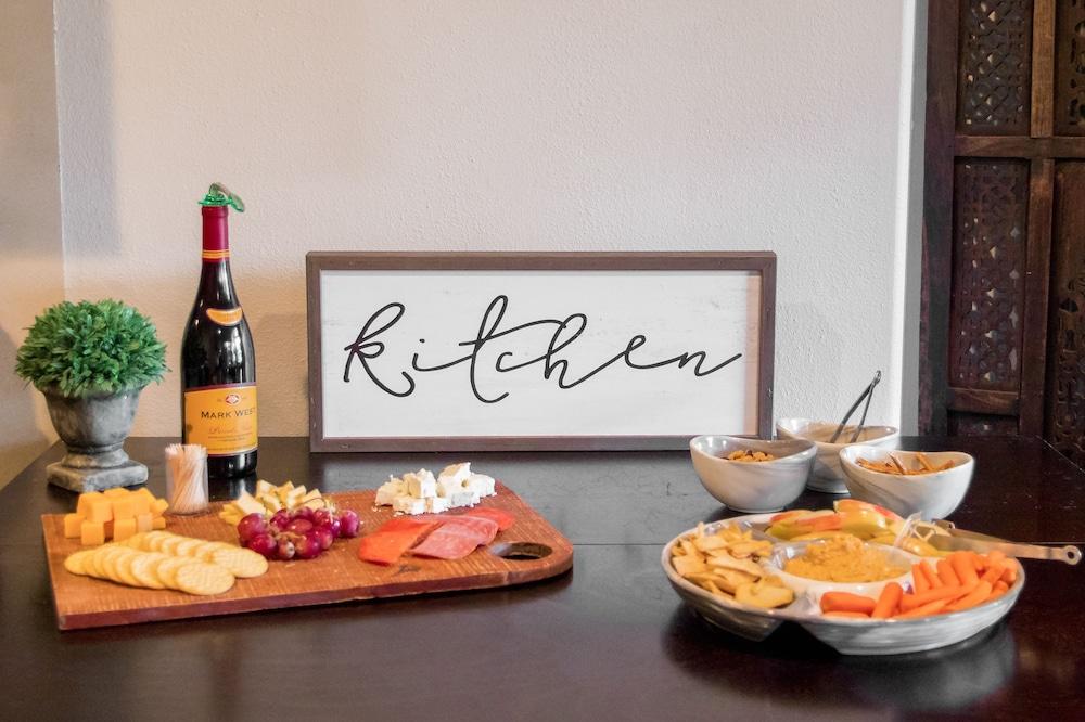 Vineyard Court Designer Suites Hotel College Station Zewnętrze zdjęcie