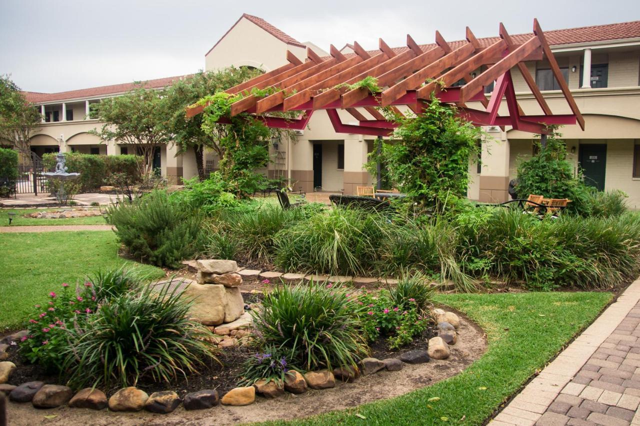 Vineyard Court Designer Suites Hotel College Station Zewnętrze zdjęcie