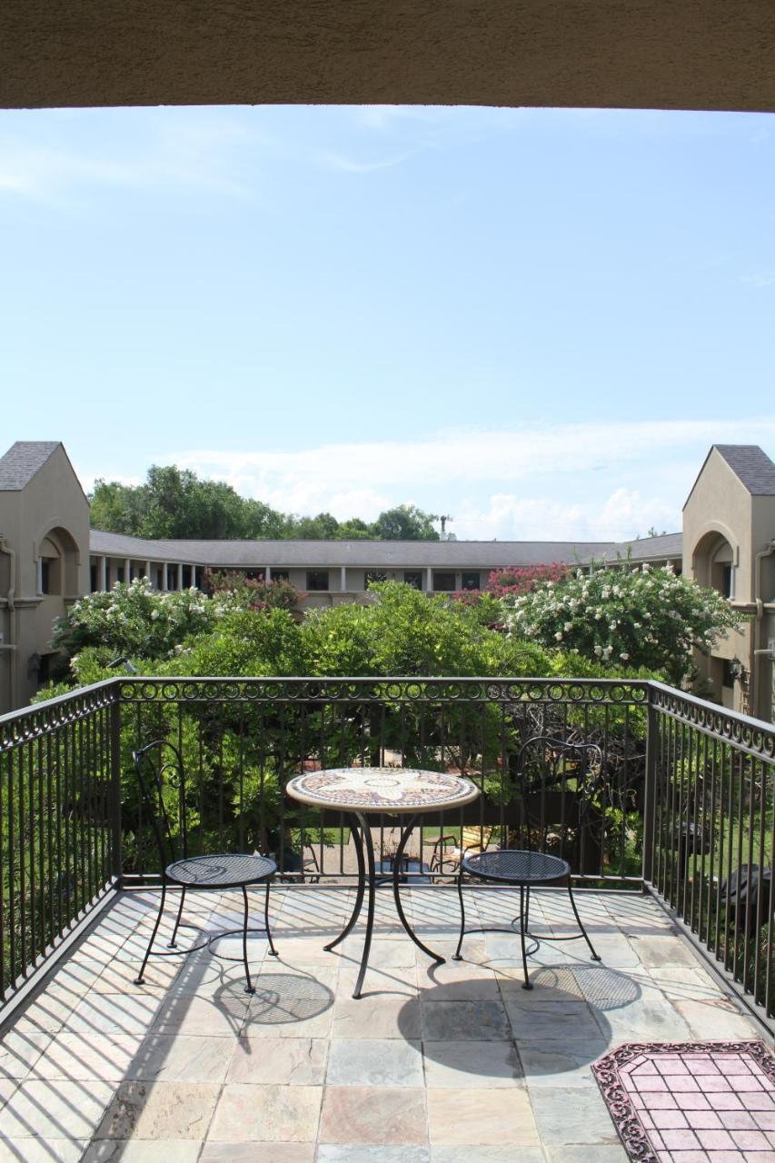Vineyard Court Designer Suites Hotel College Station Zewnętrze zdjęcie